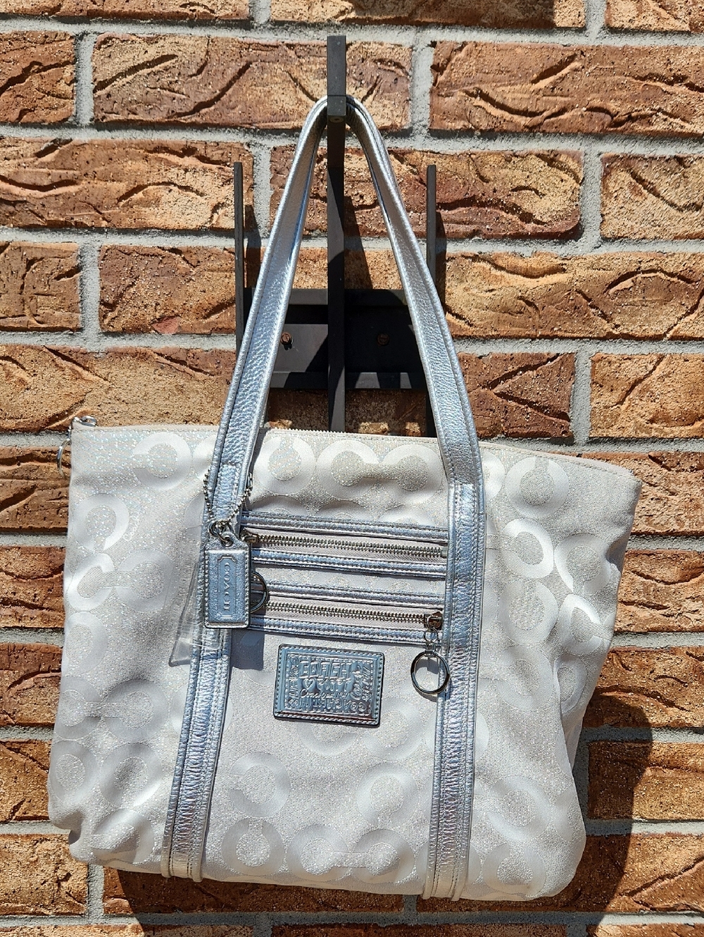 Coach Poppy Silver Metallic Op Art Signature Jacquard Tote Excellent Condition